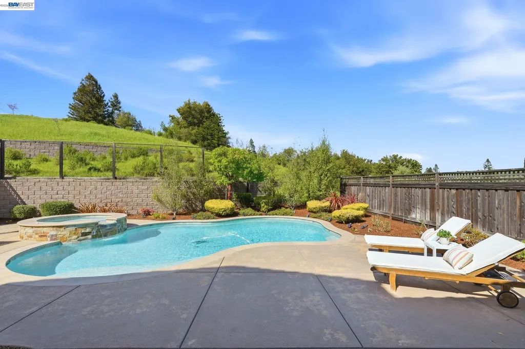 201 Willowbrook Lane Moraga CA 94556
