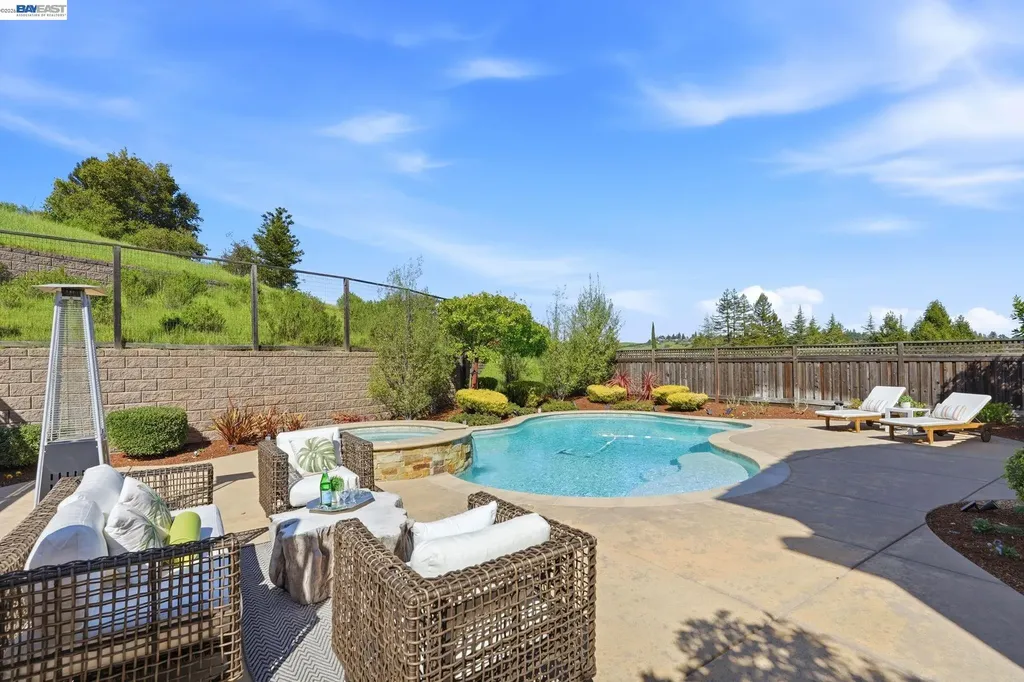 201 Willowbrook Lane Moraga CA 94556