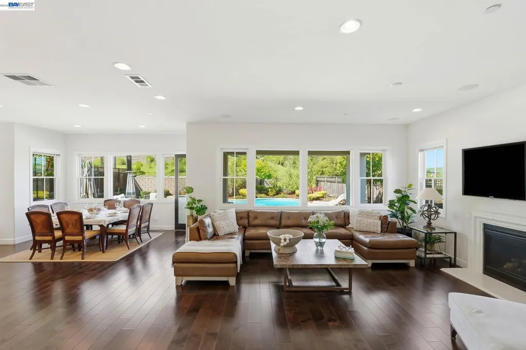 201 Willowbrook Lane Moraga CA 94556