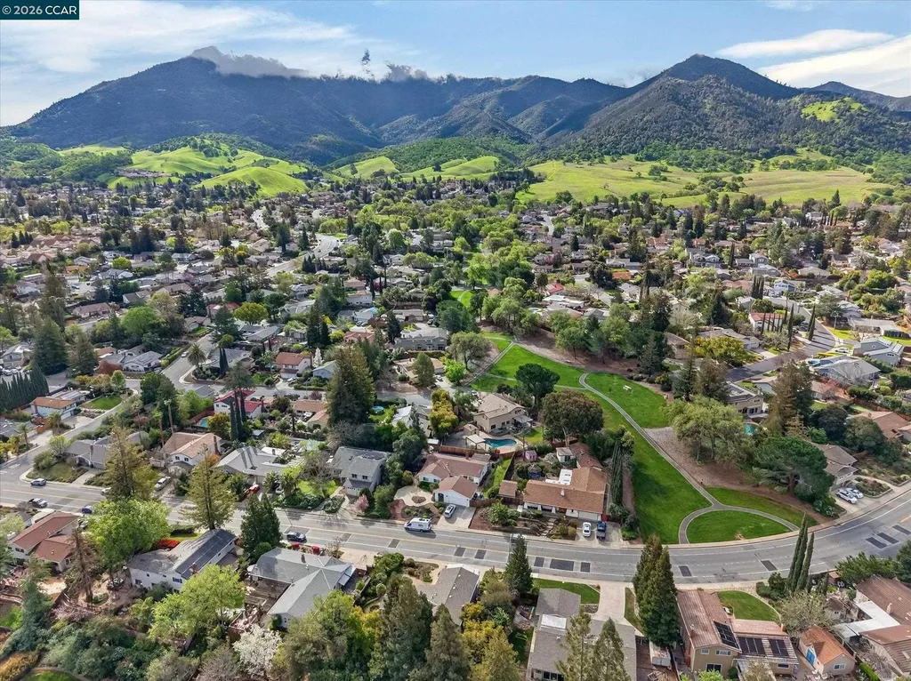 218 Mountaire Circle Clayton CA 94517