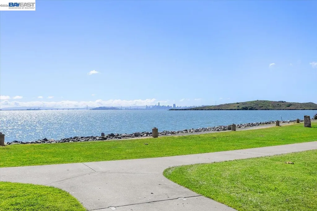 130 Lakeshore Court Richmond CA 94804