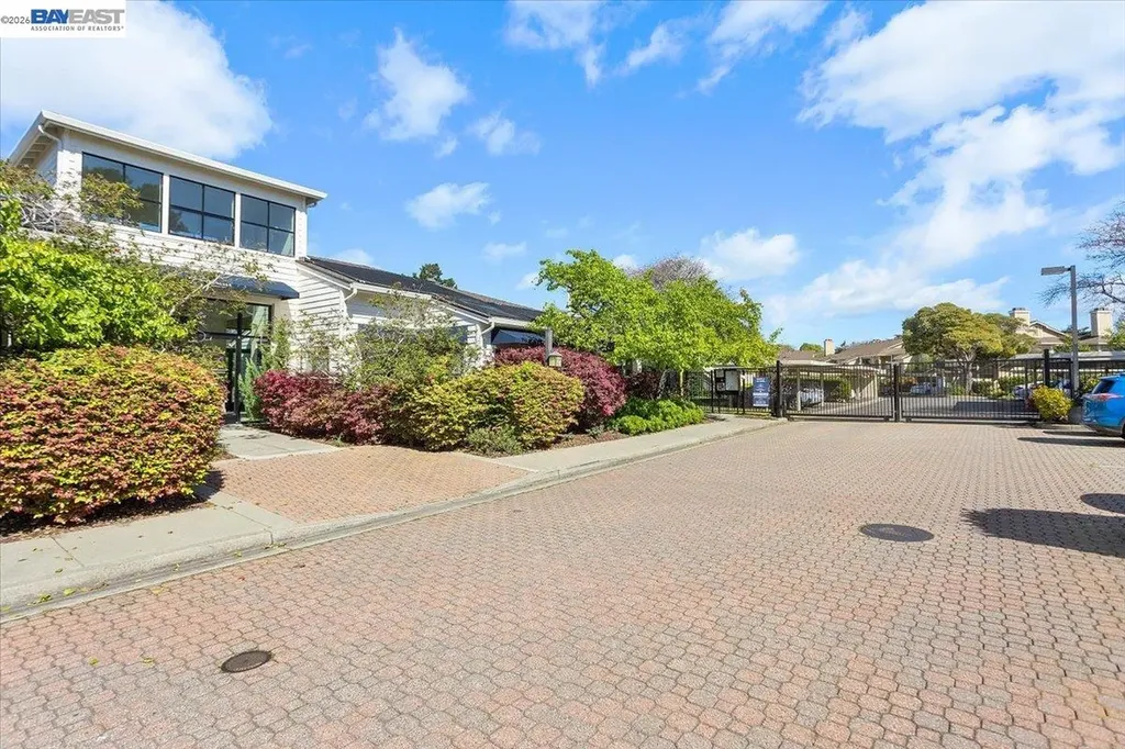 130 Lakeshore Court Richmond CA 94804
