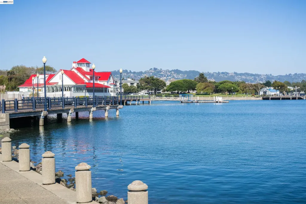 130 Lakeshore Court Richmond CA 94804