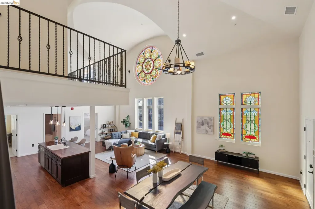 Oakland CA, 6300 Shattuck Avenue, Unit 1