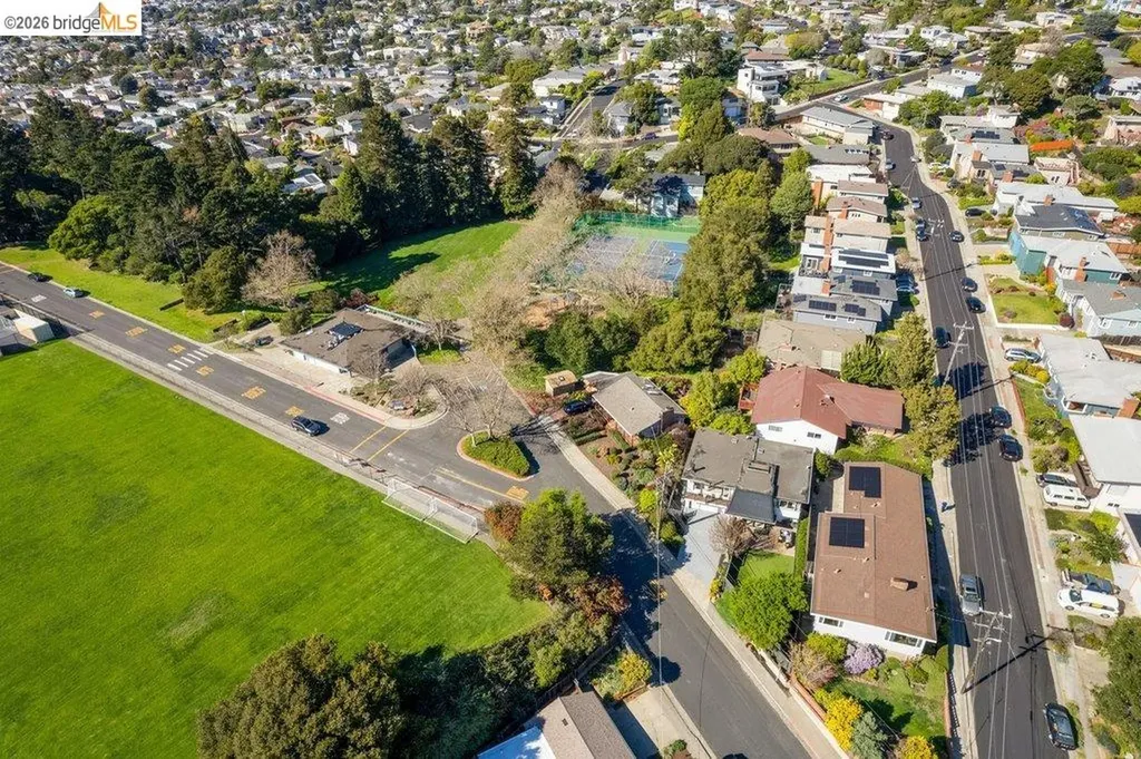 6715 Canyon Trail El Cerrito CA 94530