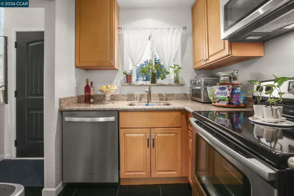 61 Meadowbrook Circle Pittsburg CA 94565