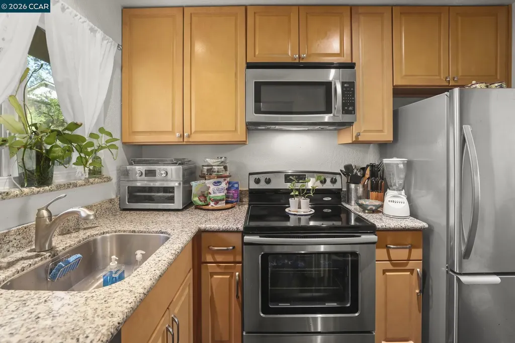 61 Meadowbrook Circle Pittsburg CA 94565