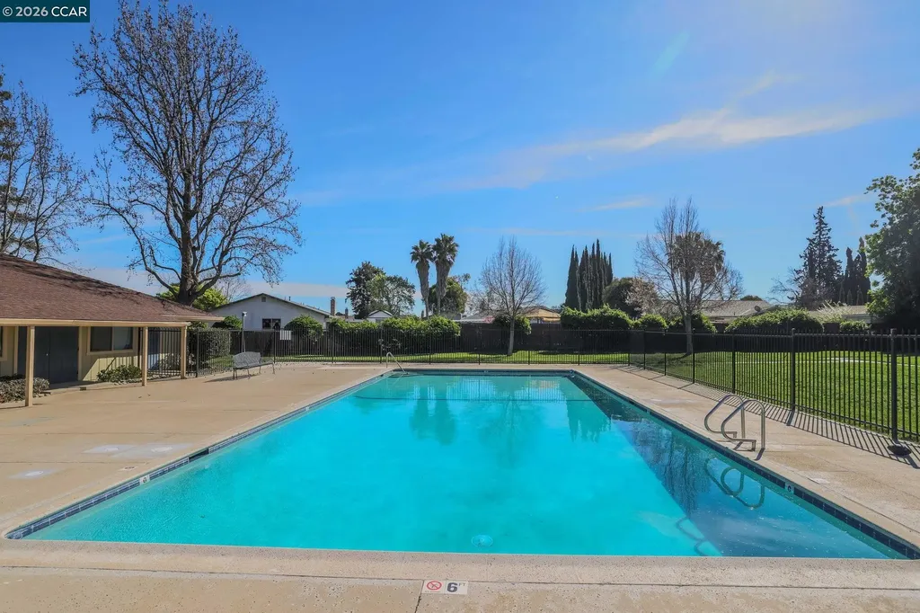 61 Meadowbrook Circle Pittsburg CA 94565