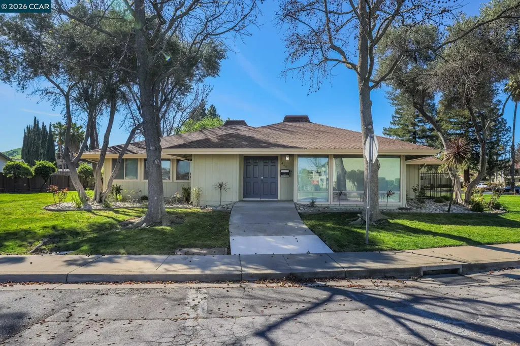 61 Meadowbrook Circle Pittsburg CA 94565