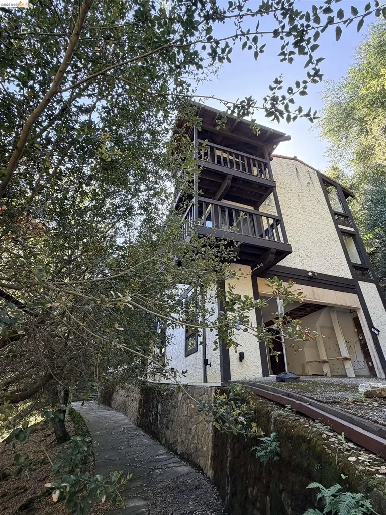 90 Devin Drive Moraga CA 94556