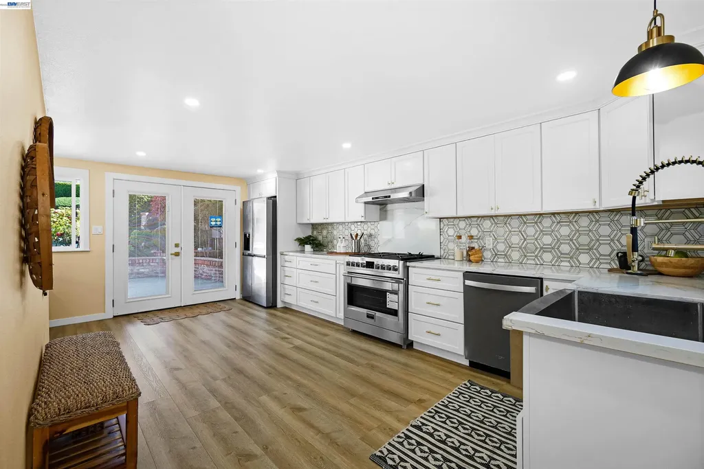 18522 Madison Avenue Castro Valley CA 94546
