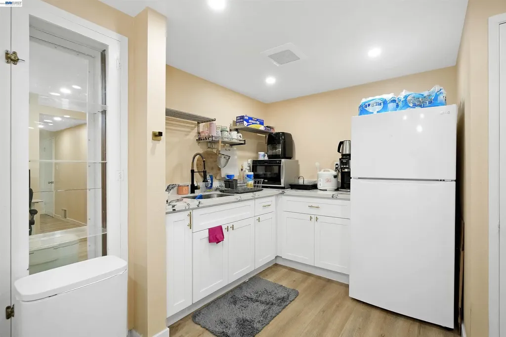 18522 Madison Avenue Castro Valley CA 94546