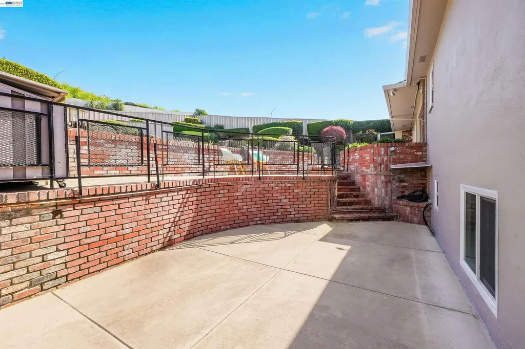 18522 Madison Avenue Castro Valley CA 94546