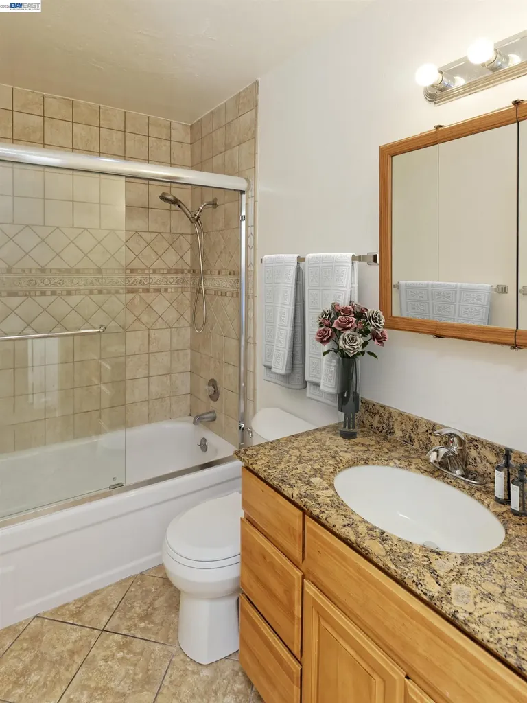 150 Pearl Street Oakland CA 94611