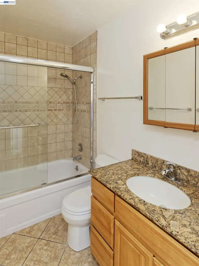 150 Pearl Street Oakland CA 94611