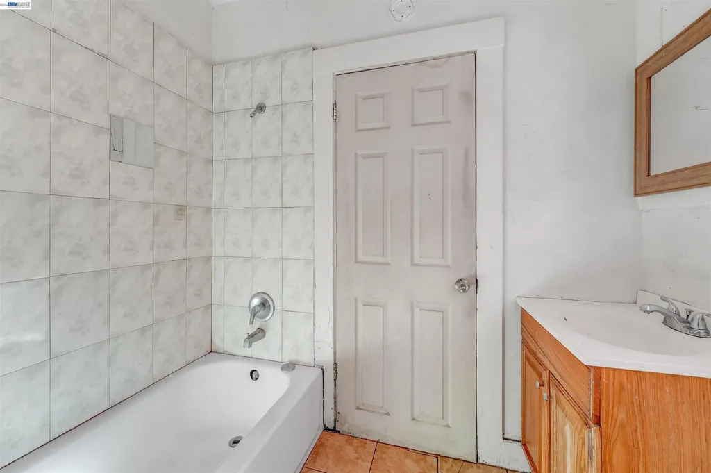 1061 71st Avenue Oakland CA 94621