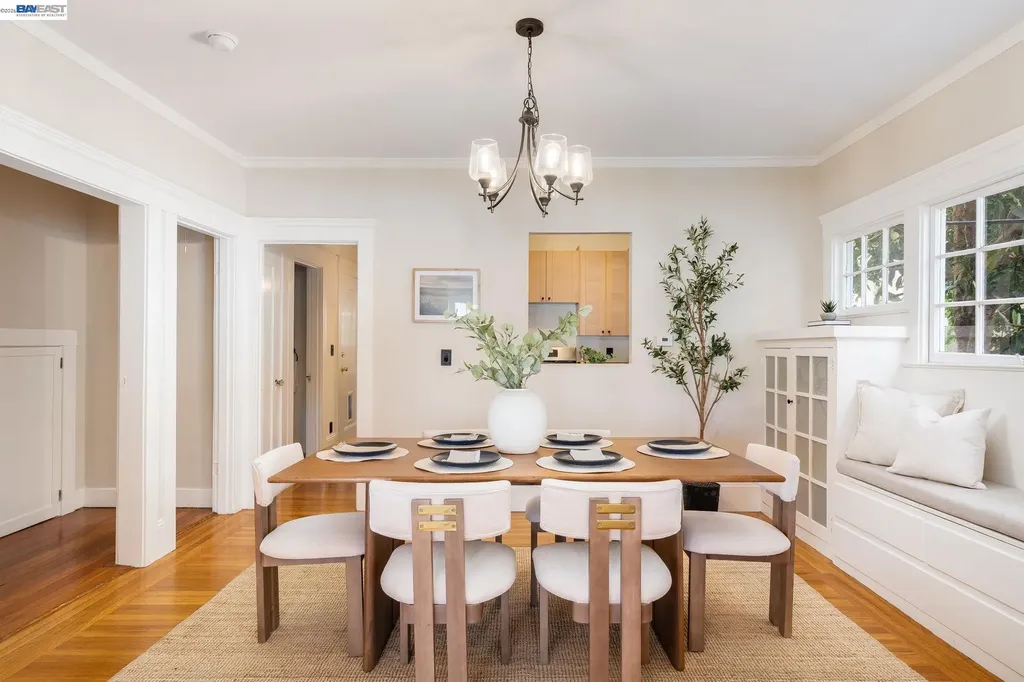 3746 Park Boulevard Way Oakland CA 94610