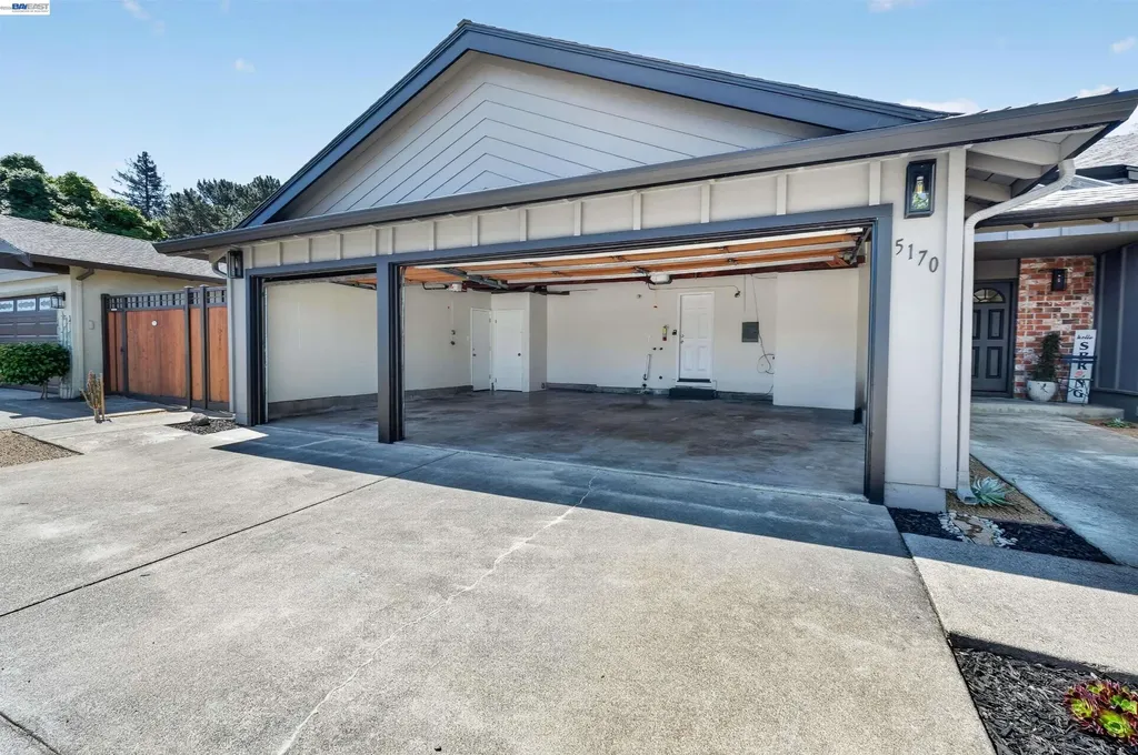5170 Saddle Brook Drive Oakland CA 94619