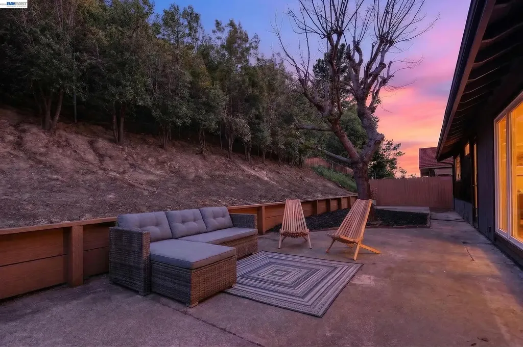 5170 Saddle Brook Drive Oakland CA 94619