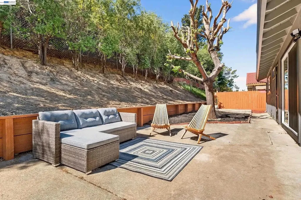5170 Saddle Brook Drive Oakland CA 94619