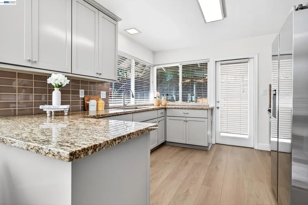 5170 Saddle Brook Drive Oakland CA 94619