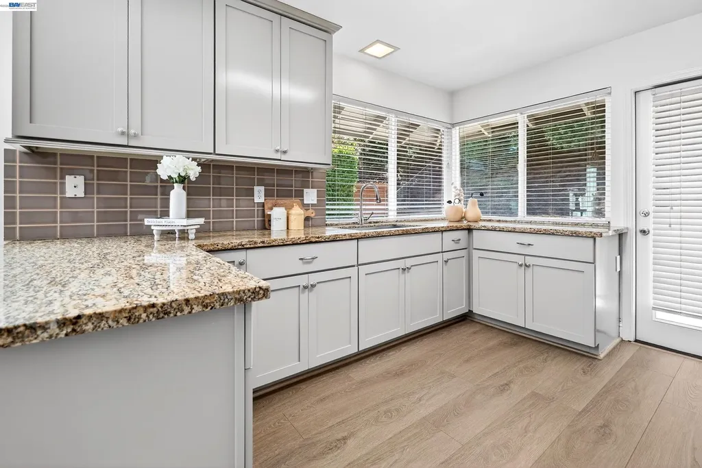 5170 Saddle Brook Drive Oakland CA 94619