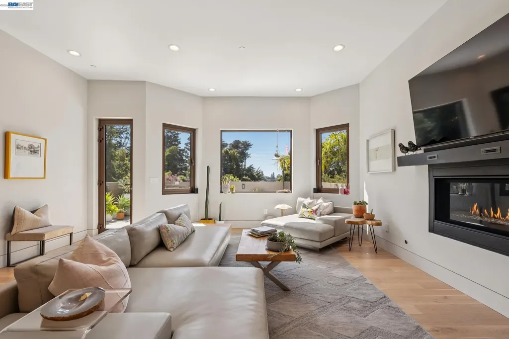 2588 Scout Road Oakland CA 94611