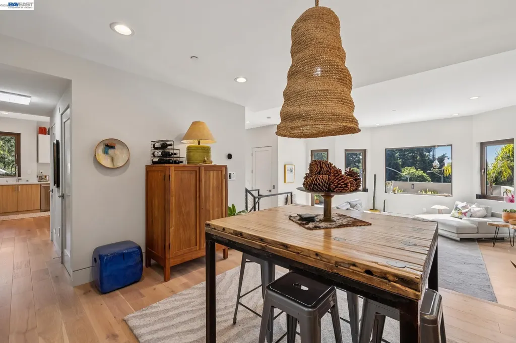 2588 Scout Road Oakland CA 94611