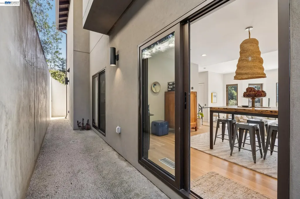 2588 Scout Road Oakland CA 94611