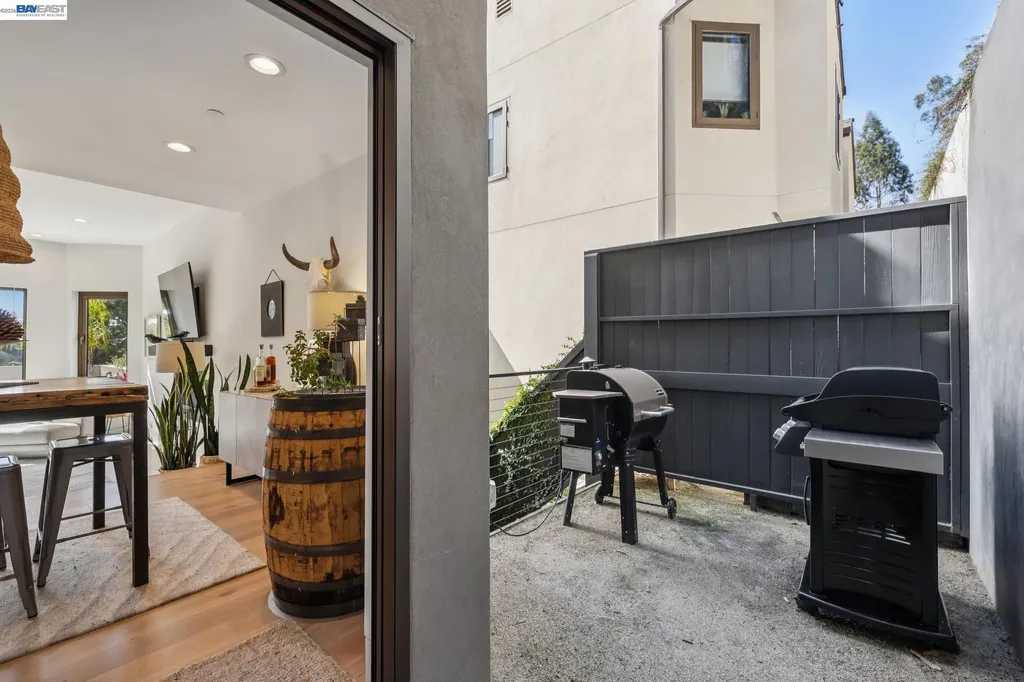 2588 Scout Road Oakland CA 94611