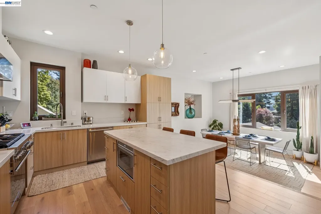 2588 Scout Road Oakland CA 94611