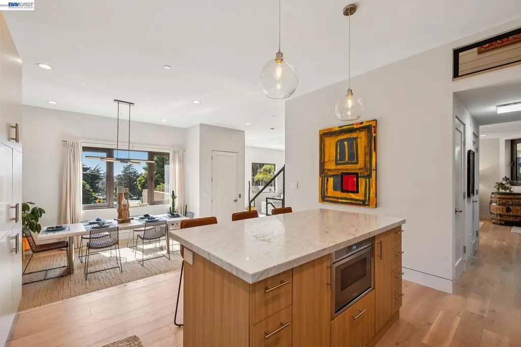 2588 Scout Road Oakland CA 94611