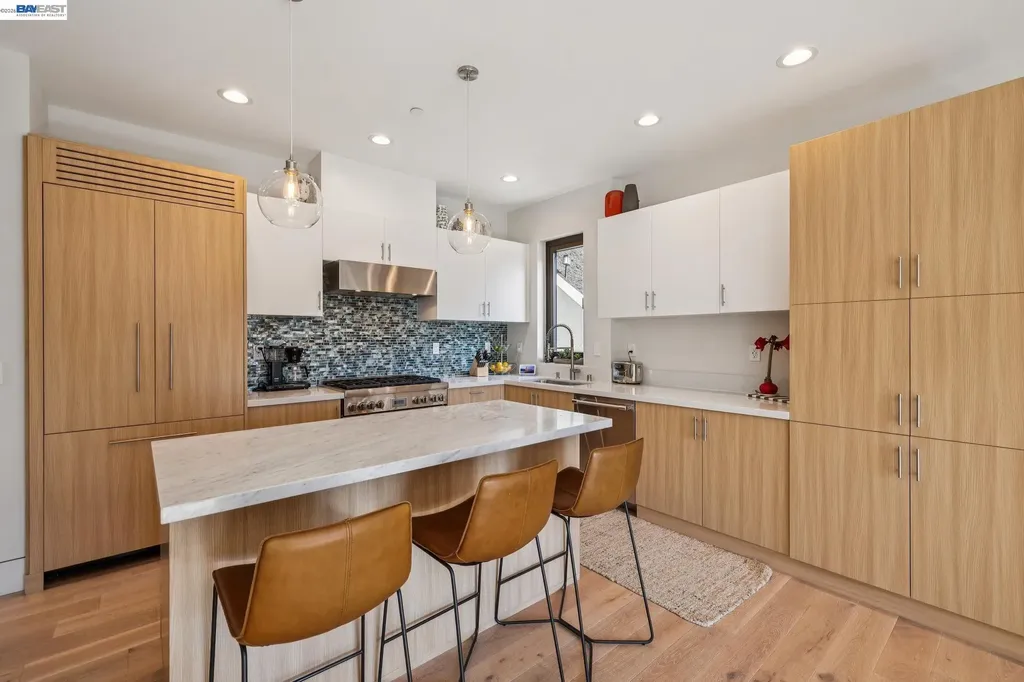 2588 Scout Road Oakland CA 94611