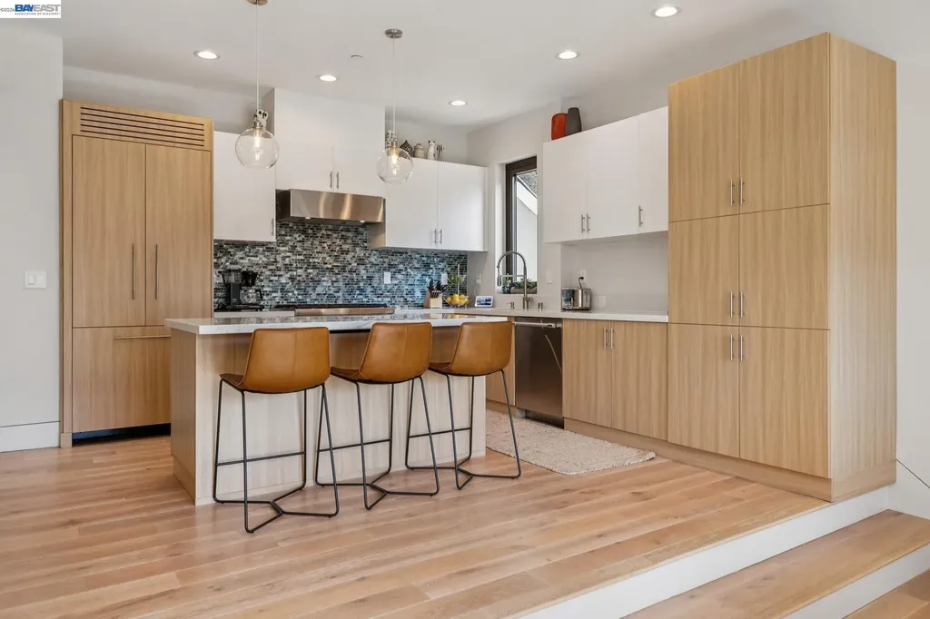 2588 Scout Road Oakland CA 94611