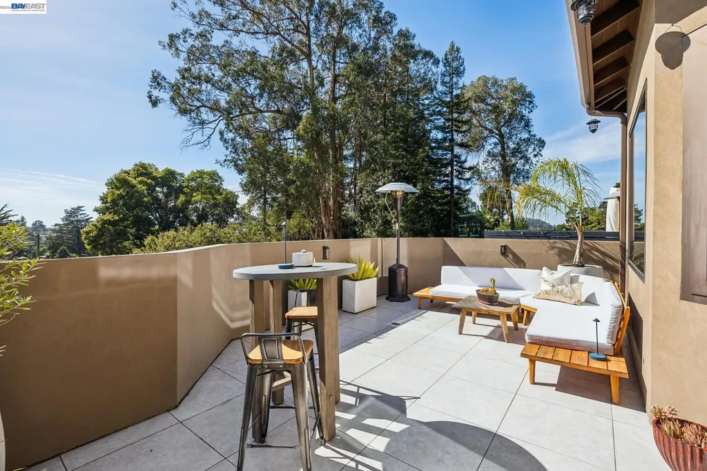 2588 Scout Road Oakland CA 94611