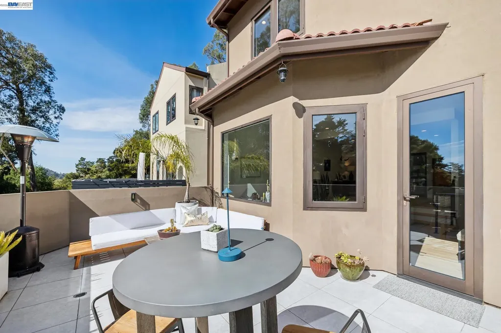 2588 Scout Road Oakland CA 94611