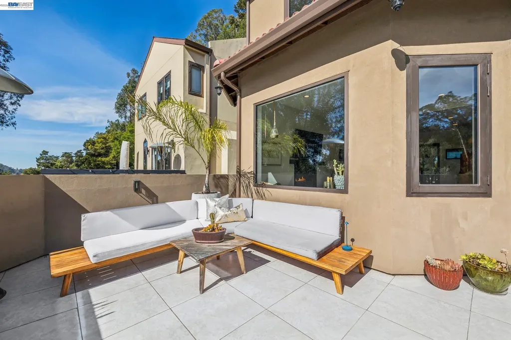 2588 Scout Road Oakland CA 94611