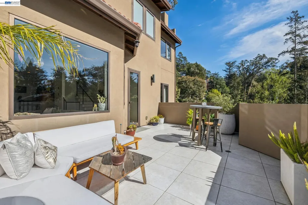 2588 Scout Road Oakland CA 94611