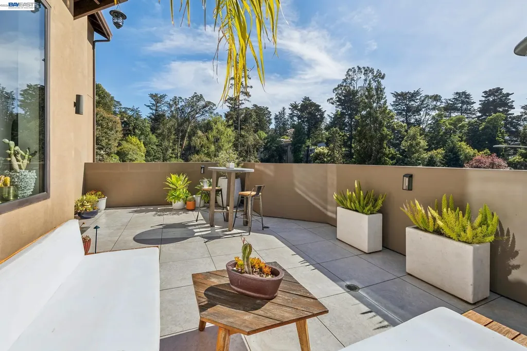 2588 Scout Road Oakland CA 94611