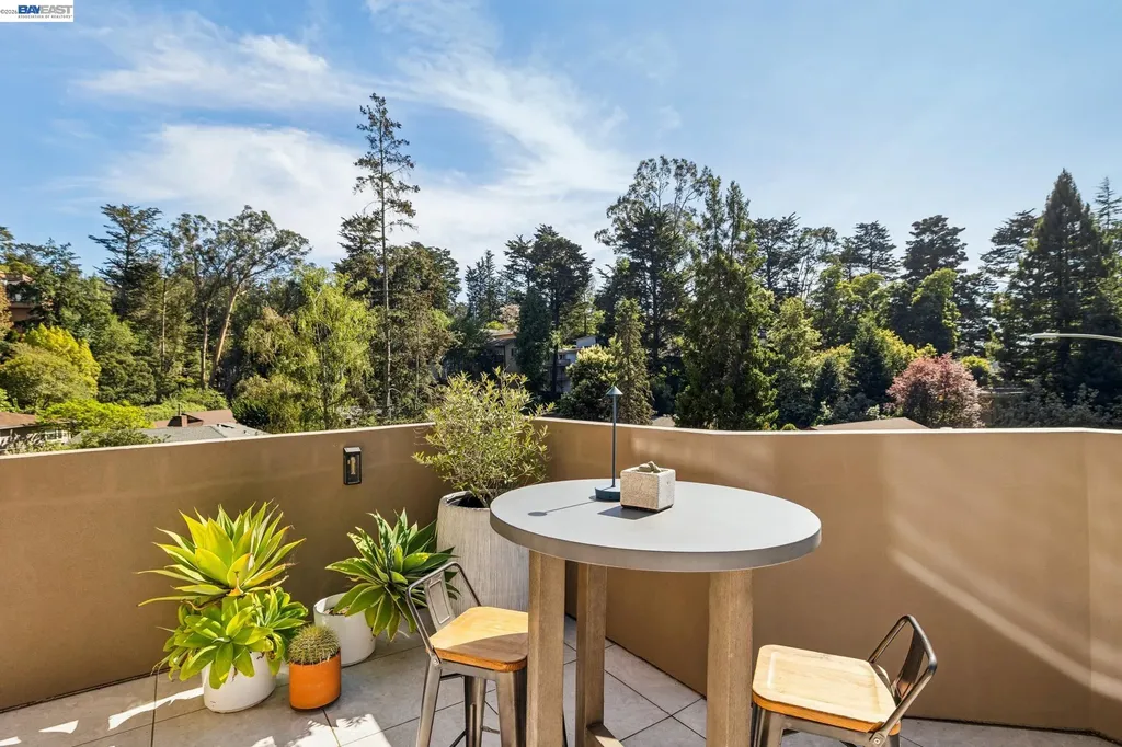 2588 Scout Road Oakland CA 94611