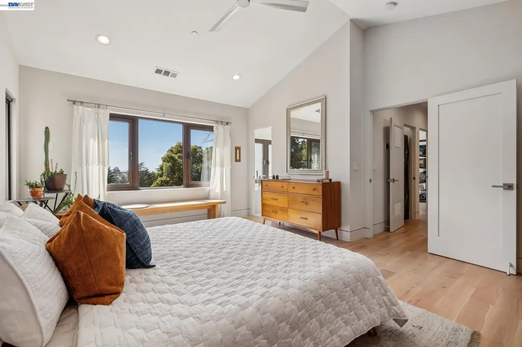 2588 Scout Road Oakland CA 94611