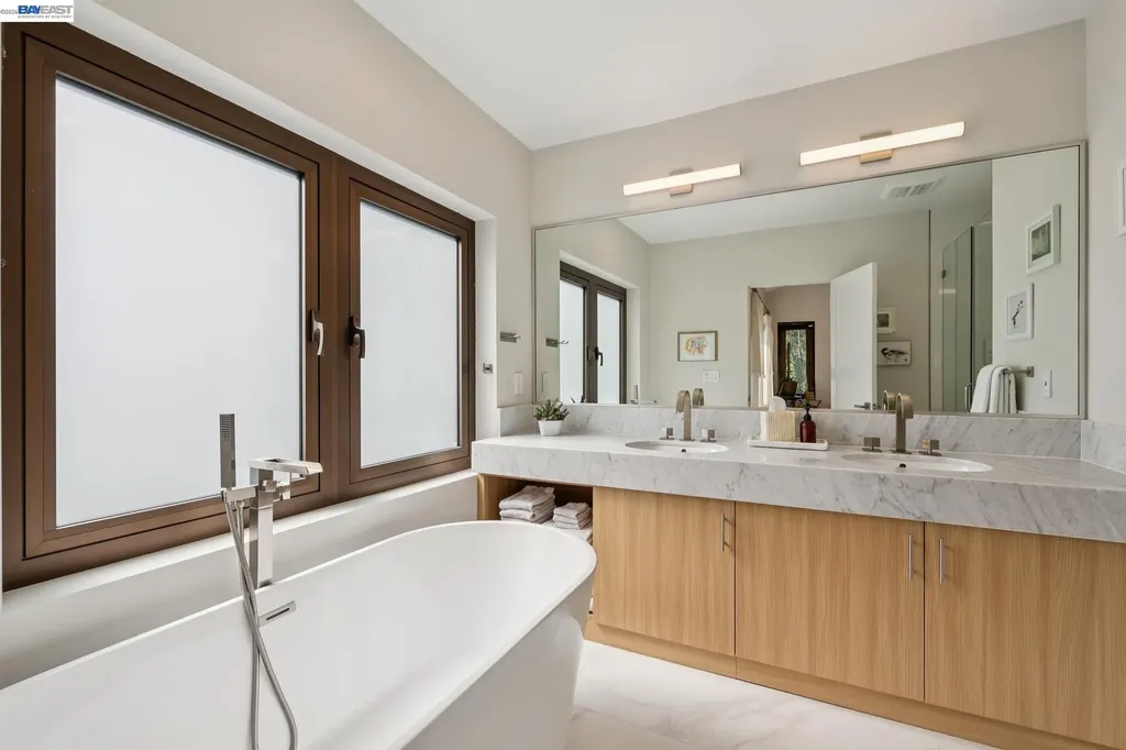 2588 Scout Road Oakland CA 94611