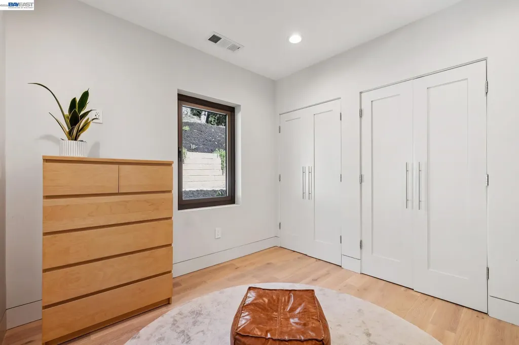 2588 Scout Road Oakland CA 94611