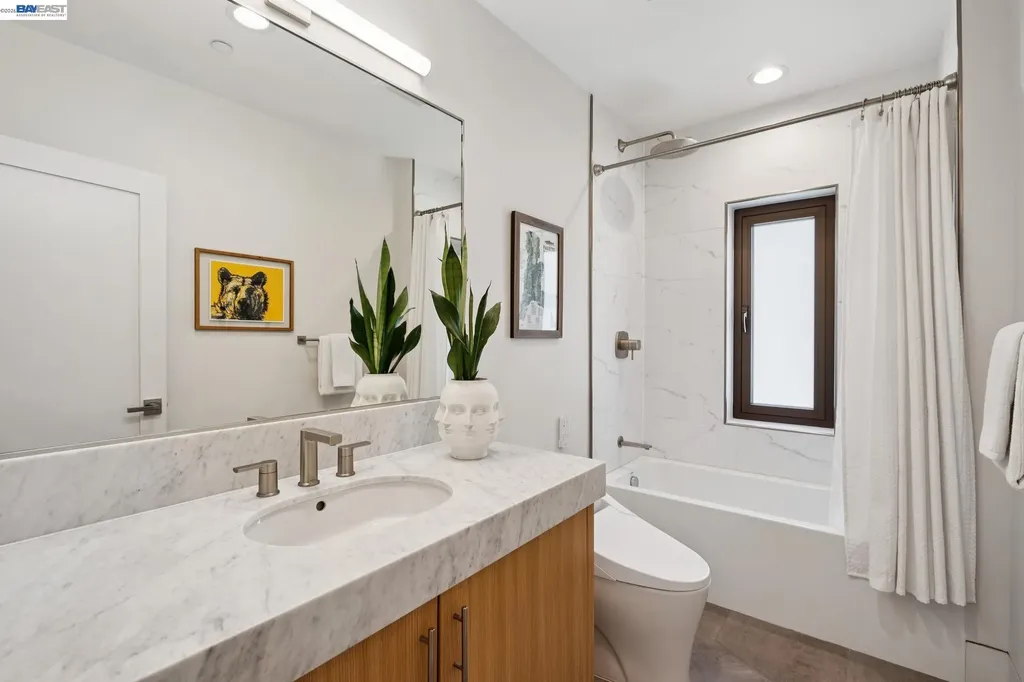 2588 Scout Road Oakland CA 94611
