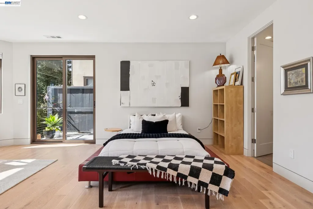 2588 Scout Road Oakland CA 94611