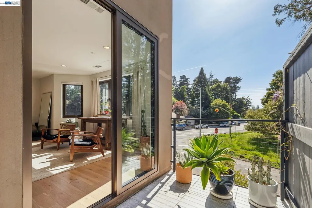 2588 Scout Road Oakland CA 94611