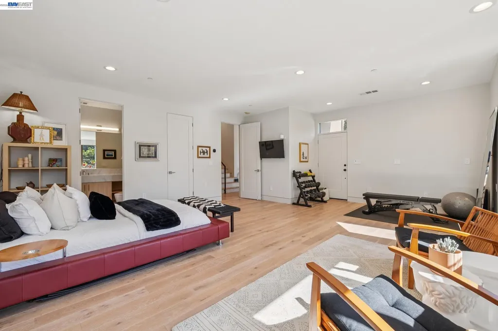 2588 Scout Road Oakland CA 94611