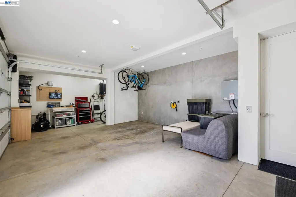 2588 Scout Road Oakland CA 94611