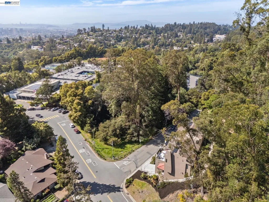 2588 Scout Road Oakland CA 94611