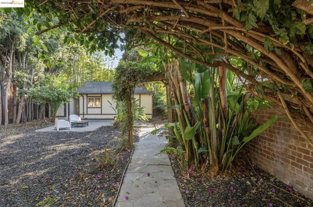 2749 17th Street Oakland CA 94601